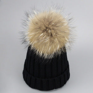 -ZWARTE DAMES MUTS MET POMPON